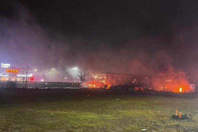 ¡Nueva tragedia! Un avión cae en zona residencial en Filadelfia, se reportan casas quemadas y varios muertos