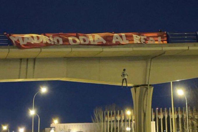 La intolerable amenaza contra Vinicius: Aparece un muñeco con su nombre y el Atlético lanza duro comunicado