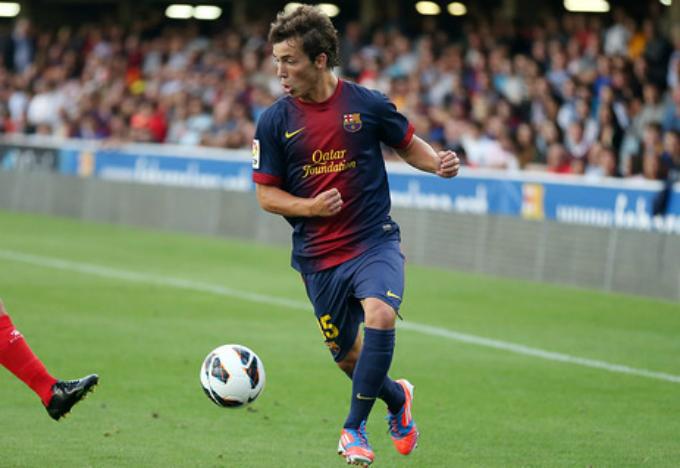 Alejandro Grimaldo juega como lateral zurdo y se formó en el Barcelona B.