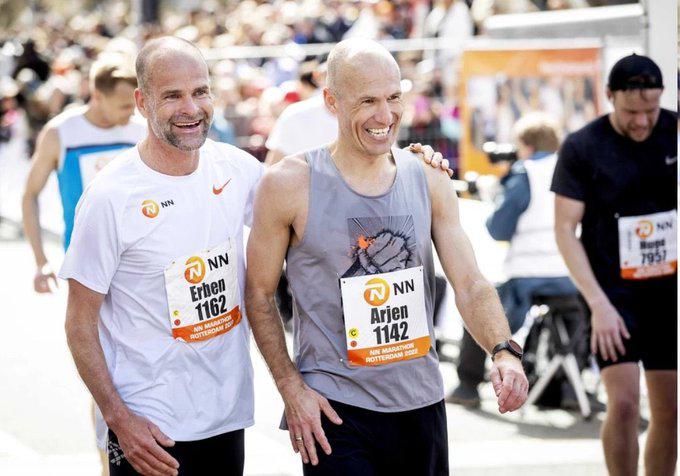 El brutal físico y nuevo deporte de Arjen Robben tras el retiro: 42 kilómetros en más de tres horas