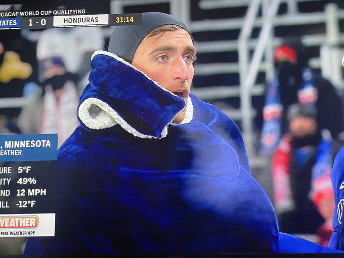 Hondureños congelándose y los gringos sin camisa: Las inolvidables imágenes del EEUU vs Honduras en Minnesota