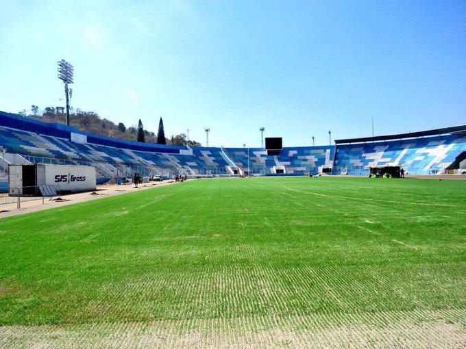 ¿Cuándo se podrá jugar? Así luce el estadio Nacional Chelato Uclés tras concluido el cosido de su césped sintético