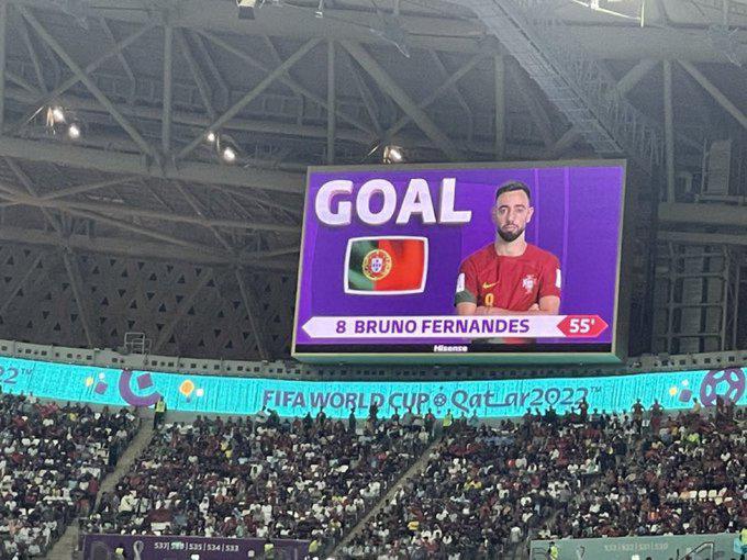 La reconciliación de Cristiano Ronaldo y Bruno Fernandes, el que invadió con la bandera LGBTIQ+ y la tristeza de Uruguay