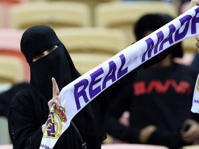 Así llegaron las mujeres al estadio para ver el Barcelona-Real Madrid y el gesto de Laporta con Xavi tras perder el Clásico