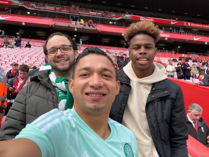 ¡Gigante Emilio Izaguirre! Así fue el partido de las leyendas del Celtic y del Liverpool en Anfield; fotos, homenaje y visita especial