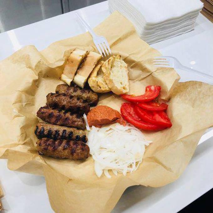 ¡Un hermoso puerto, tremendo estadio y sus comidas! Así es la nueva casa del hondureño Edwin Rodríguez en Grecia