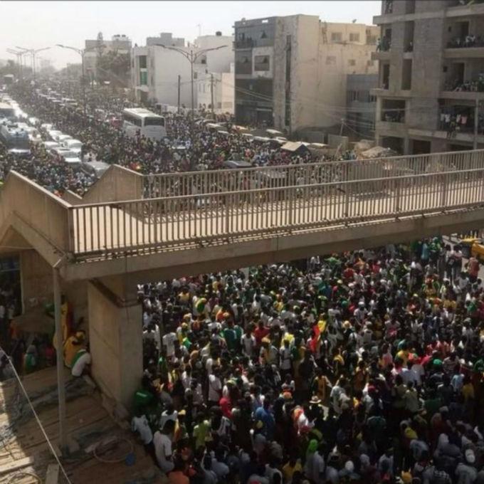 Feriado nacional y una marea humana: Las espectaculares imágenes en Senegal tras ganar la Copa de África