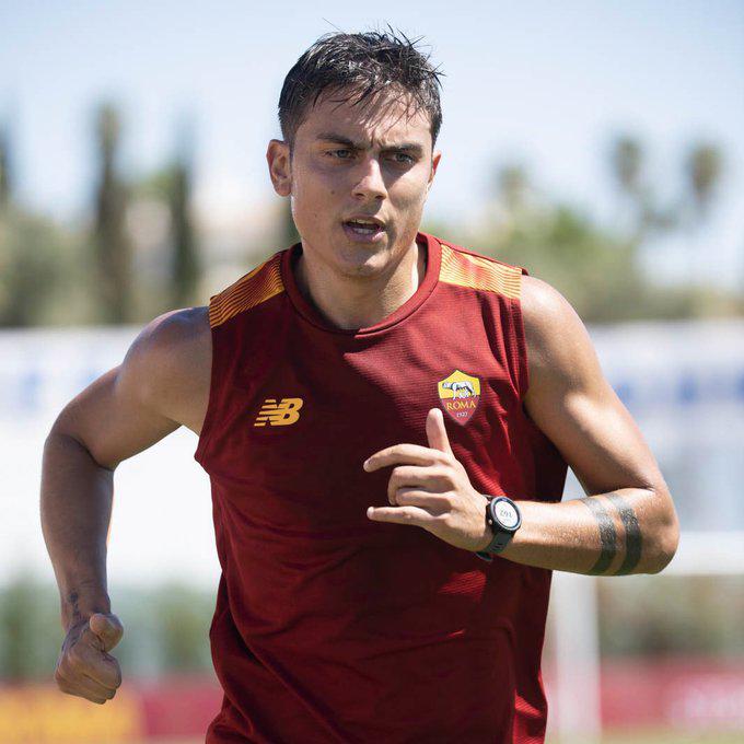 Dybala ya trabaja como futbolista de la Roma con Mourinho.