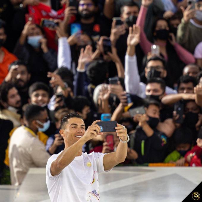 ¡Locura por el Bicho! El premio que recibió Cristiano Ronaldo mientras está de vacaciones en Dubái