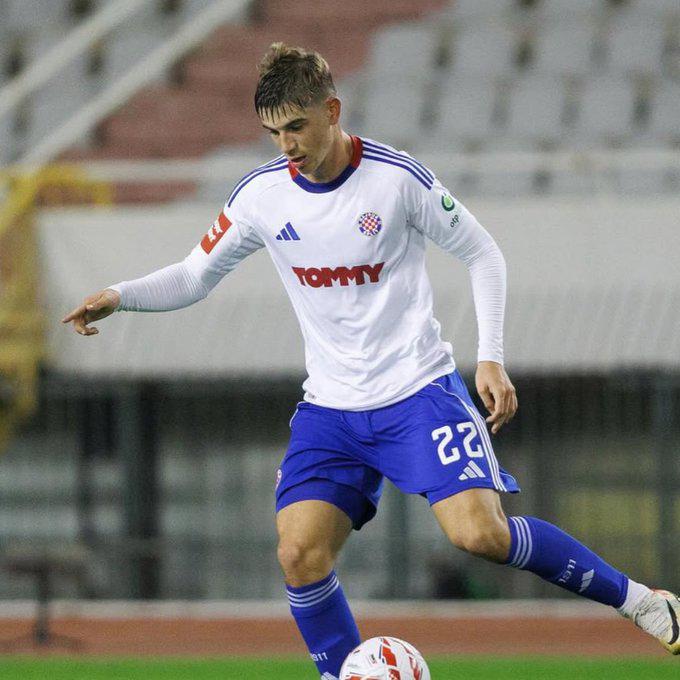 Real Madrid ficha al reemplazo de Arbeloa, Messi recibe la mejor oferta del fútbol y Barcelona rechaza ofertas por su '19'