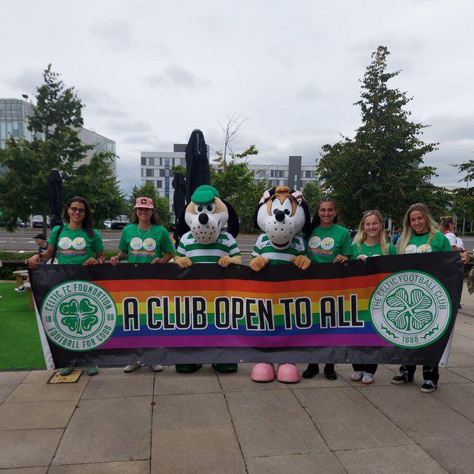 Luis Palma es sorprendido por  hondureños en el duelo entre Celtic vs DC United en Estados Unidos