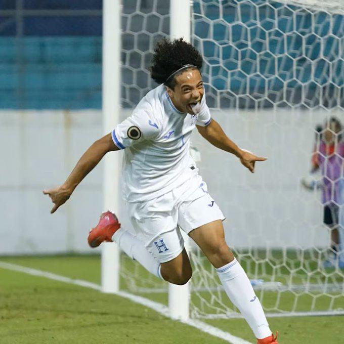 La expectativa por ver a Luis Suazo ante Brasil era mucha, pero una lesión se lo impidió.