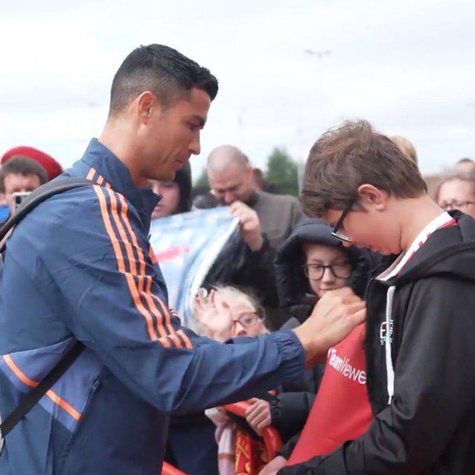 Tuvo un tremendo gesto: Así fue el regreso de Cristiano Ronaldo con el Manchester United ¿Se queda?