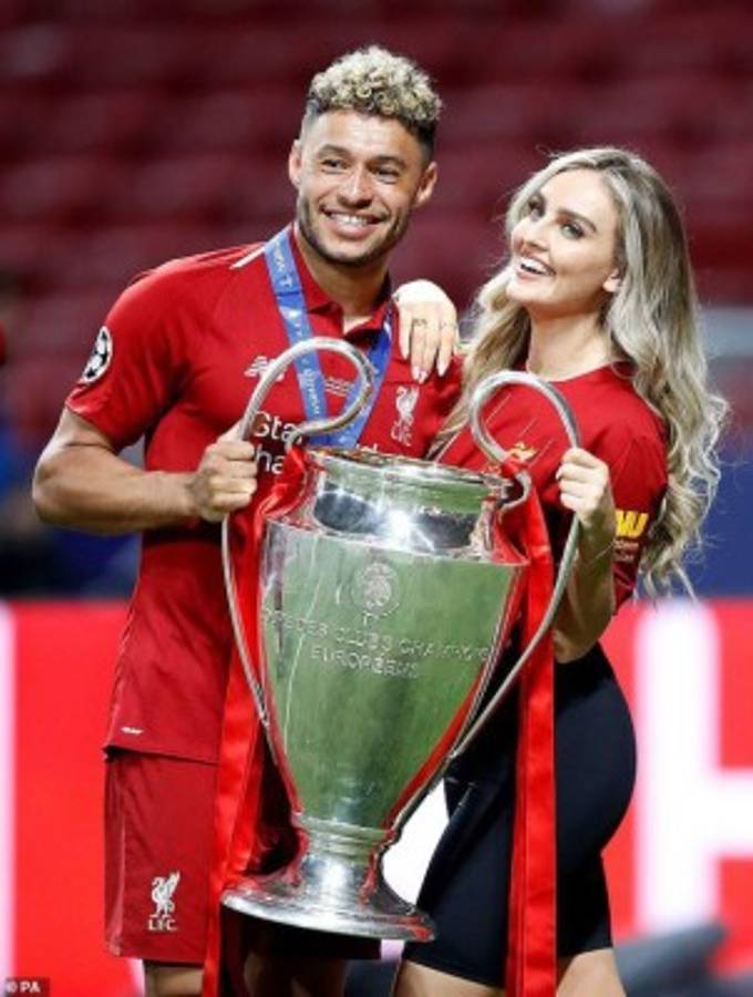 ¡Captado! Crack del Liverpool y su infartante novia celebrando la Champions League