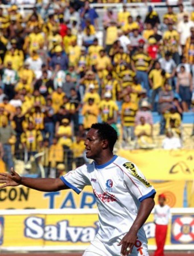 Postales inolvidables que han dejado los clásicos Real España-Olimpia