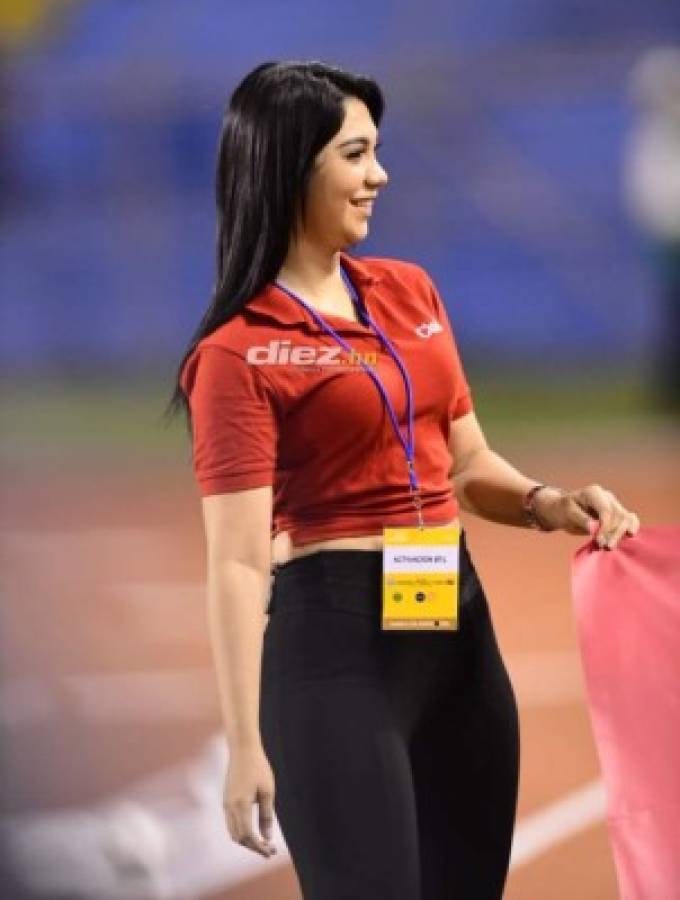 ¿Quién es la chica del maletín?; Las bellezas que adornan el Estadio Olímpico