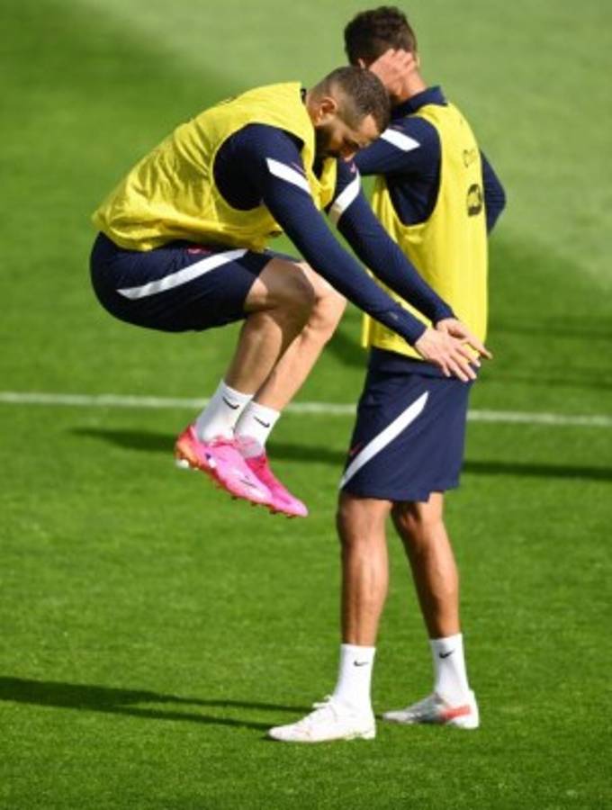 Mbappé se parte de la risa y las imágenes del brutal tridente que ponen a temblar a la Euro