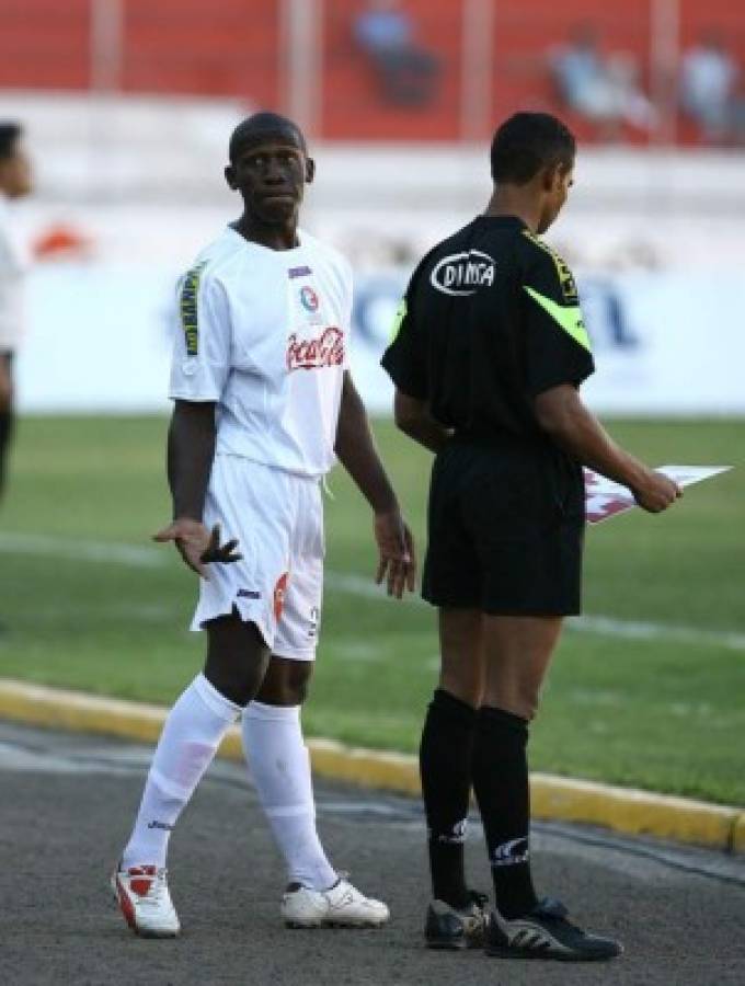 Así fue el primer 11 de Nahún Espinoza con Olimpia ante Motagua en el 2005