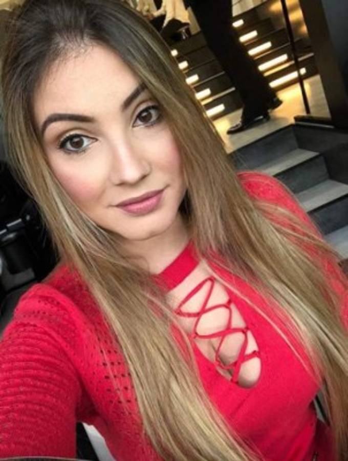 Ellos a jugar y ellas de vacaciones: El viaje de las novias del Real Madrid a Abu Dabi