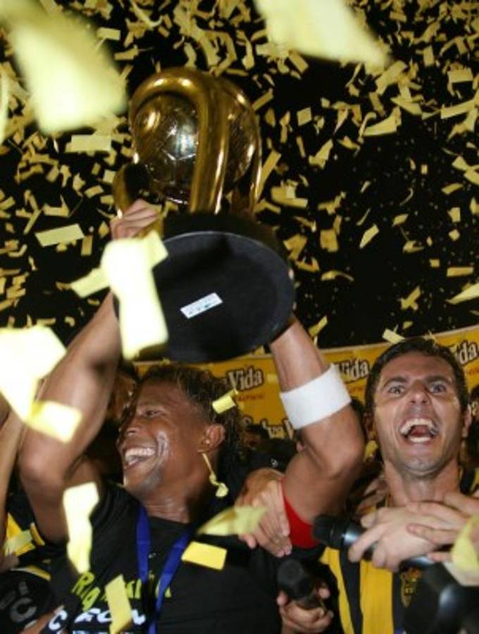 El ÀLBUM: La vida deportiva de Carlos Pavón