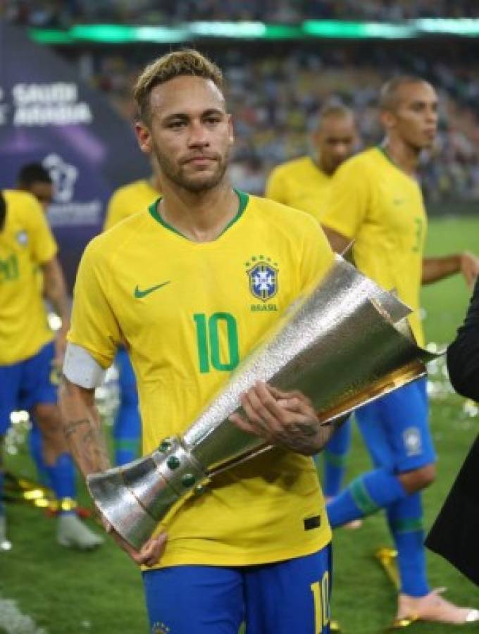 NO VISTE EN TV: La copa, encapuchados y el gesto de Neymar tras vencer a Argentina