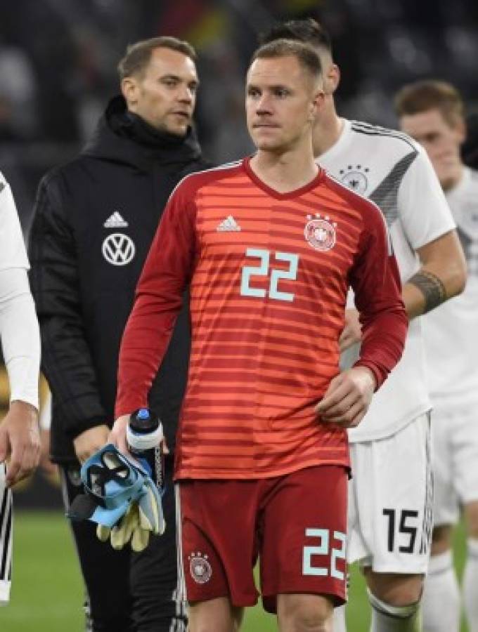 No viste en TV: Risas de Neuer, su gesto con Ter Stegen y la tristeza en Alemania