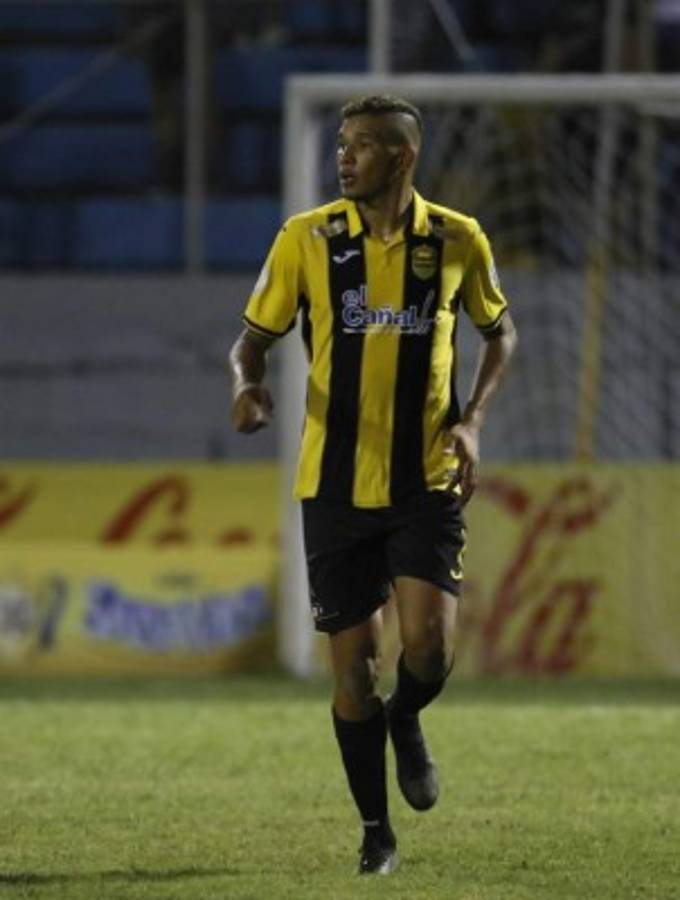 Martín 'Tato' García da su mejor 11 titular que dirigió con el Real España