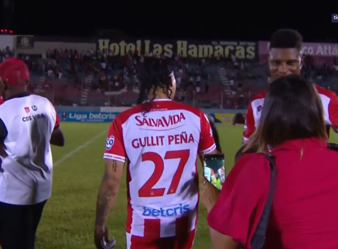 ¡El Vida vuelve a sacar petróleo en la recta final y triunfa ante Lobos en La Ceiba! Ahora se sube a la cima del Apertura