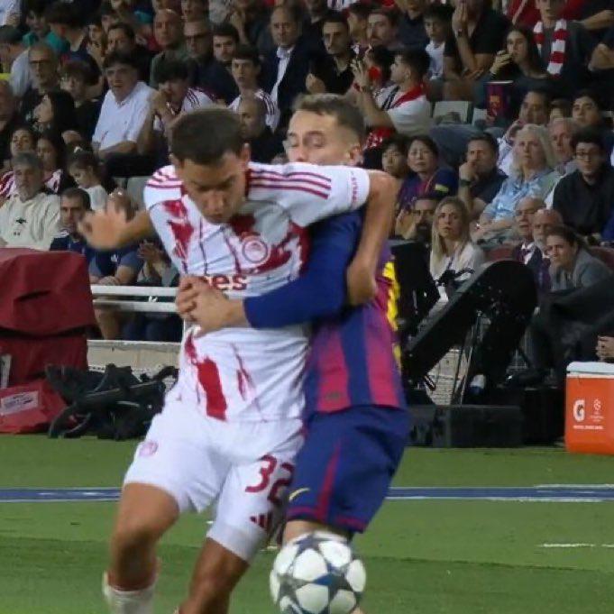 El doble error del árbitro que benefició a Barcelona en la paliza, insólita jugada que el VAR señaló y beso a Nicki Nicole