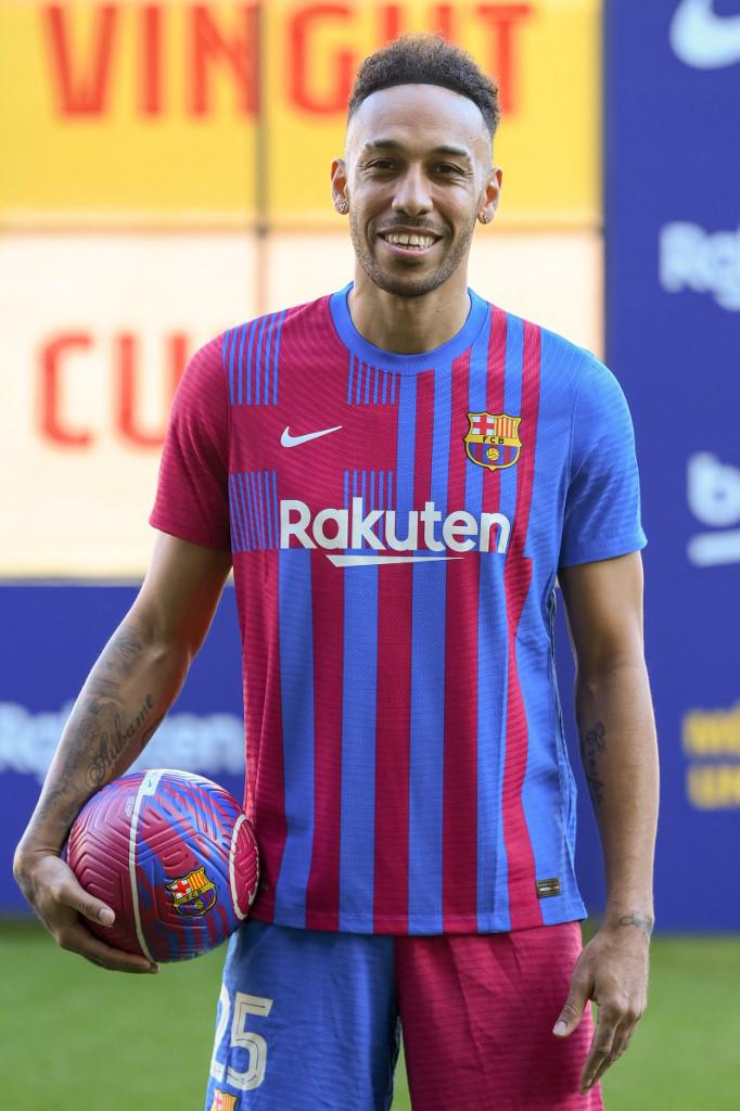 Así fue la presentación de Aubameyang con el Barcelona: se convierte en socio, su dorsal y cómo quiere que lo llamen