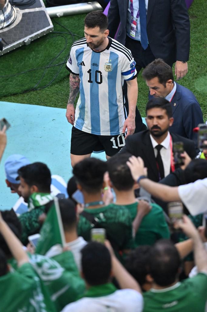 Argentina quedó tendida: los gestos de Messi tras sufrir inesperada derrota ante Arabia Saudita en el Mundial de Qatar
