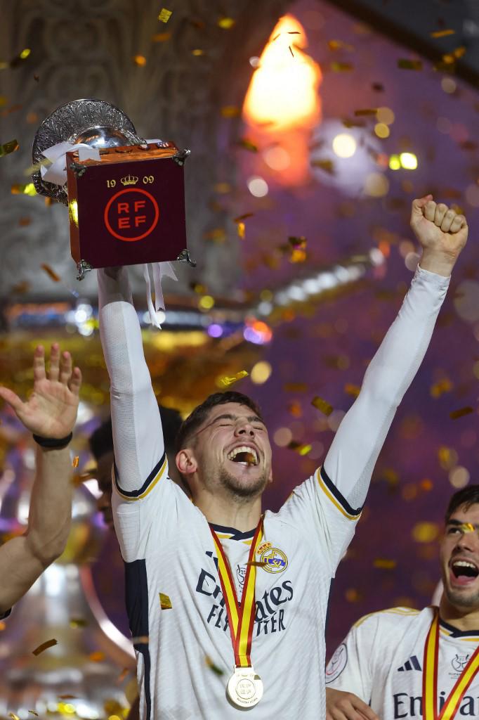 El show de Vinicius y recuerda a Cristiano Ronaldo; Real Madrid se mofa del Barcelona tras ganar la Supercopa de España