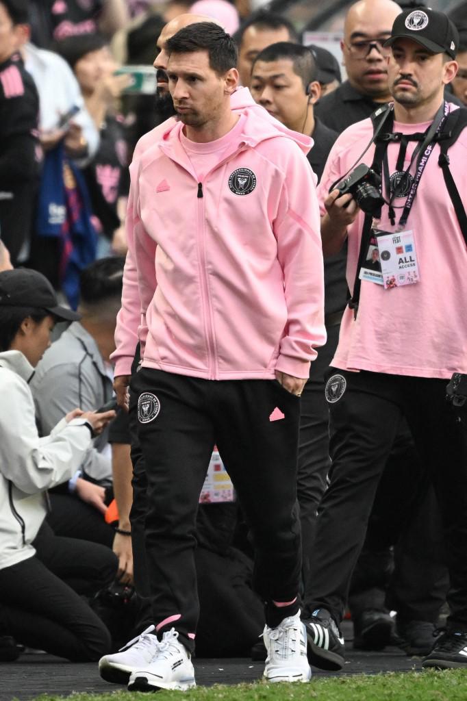 Messi es abucheado en Hong Kong por no jugar con el Inter Miami: “Me siento engañado; ojalá no hubiera venido”