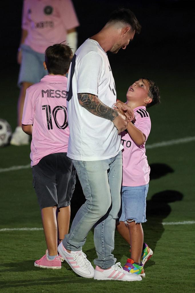 Así fue el reencuentro de Messi con Busquets en el Inter Miami; Antonela levanta suspiros y el cálido saludo con Beckham