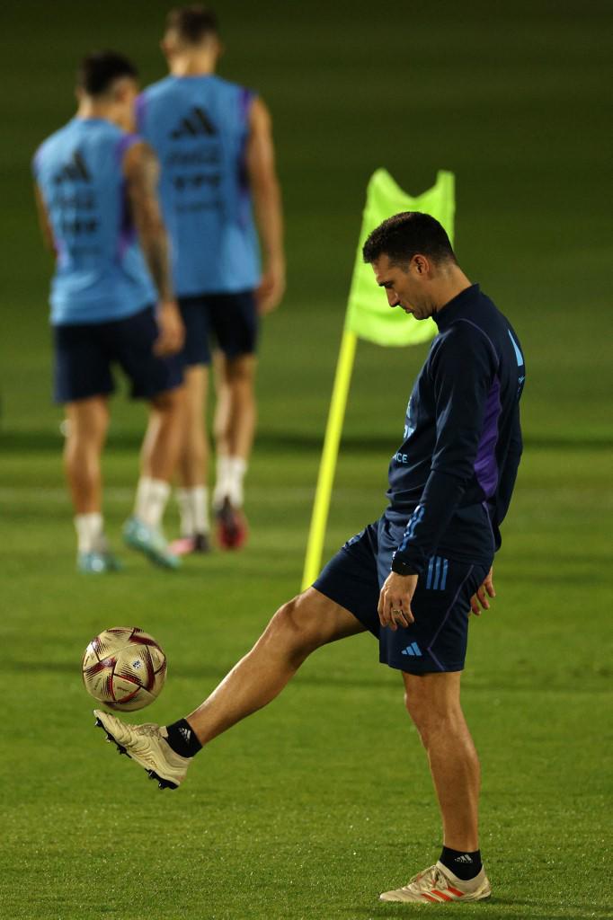 ¿El arma secreta de Scaloni? La locura por el entrenamiento de Argentina: más de 500 periodistas y así fue captado el Kun Agüero