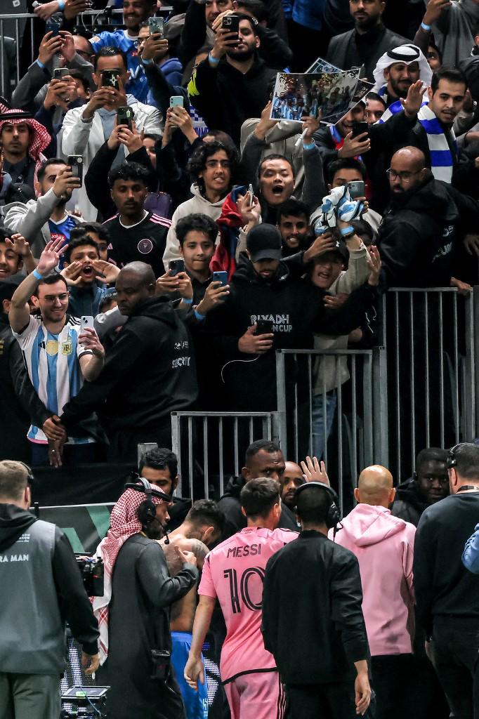 El gesto de Messi con David Ruiz tras su golazo, la bronca de Luis Suárez y la ‘aparición’ de Cristiano Ronaldo