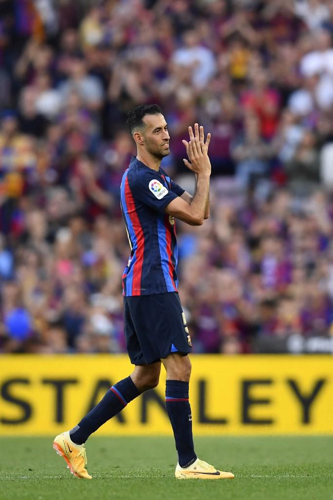 La dura despedida de Busquets y Alba; el nuevo capitán del Barcelona y el que terminó festejando en muletas