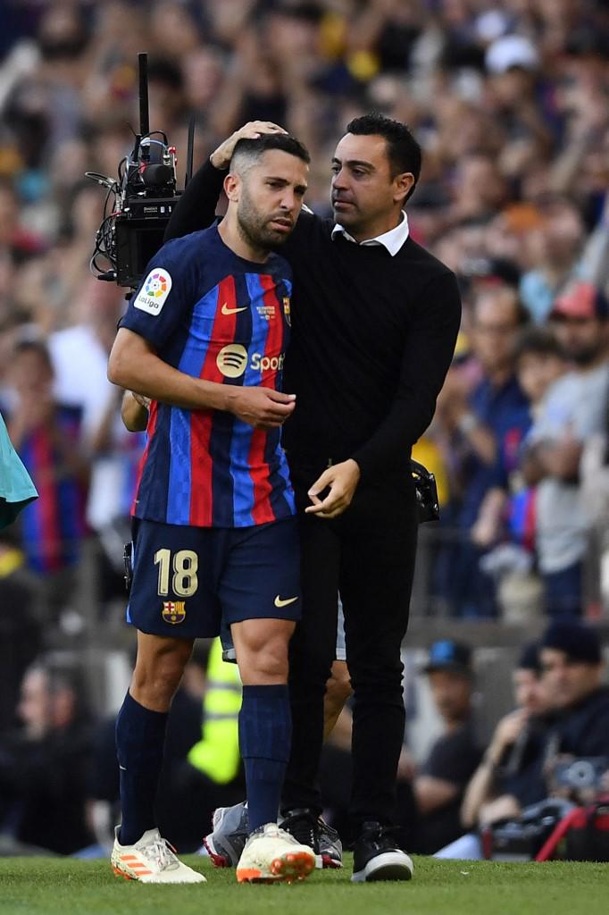 La dura despedida de Busquets y Alba; el nuevo capitán del Barcelona y el que terminó festejando en muletas