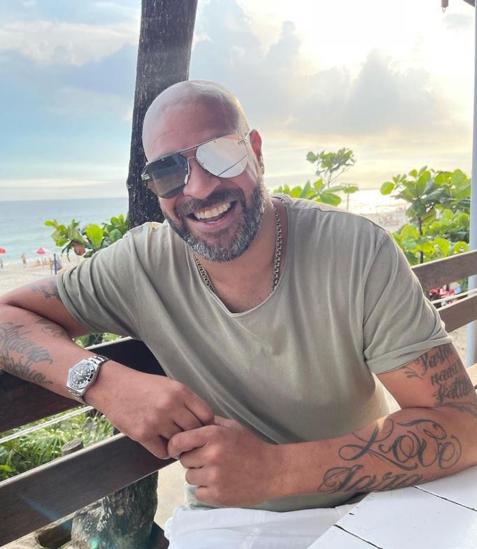 ¡Tiene la mitad de su edad! Adriano celebró su cumpleaños 40 con su joven novia en Brasil
