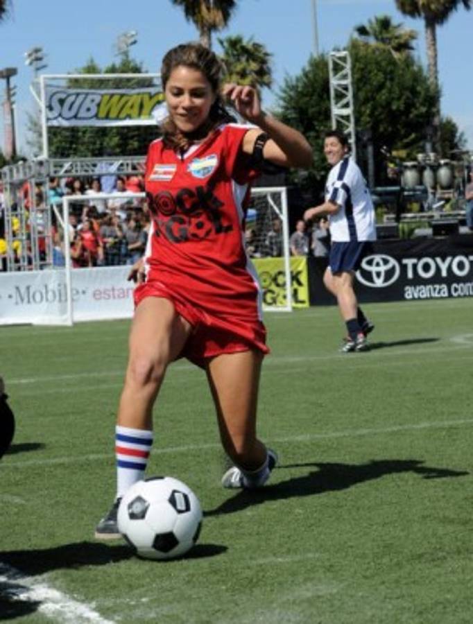 Debi Nova: La creadora de la canción de la película de Keylor Navas y amante al fútbol