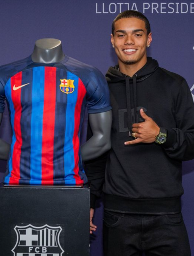 Hijo de Ronaldinho se marchó del Barcelona y tiene nuevo club en Inglaterra: firmó por dos años