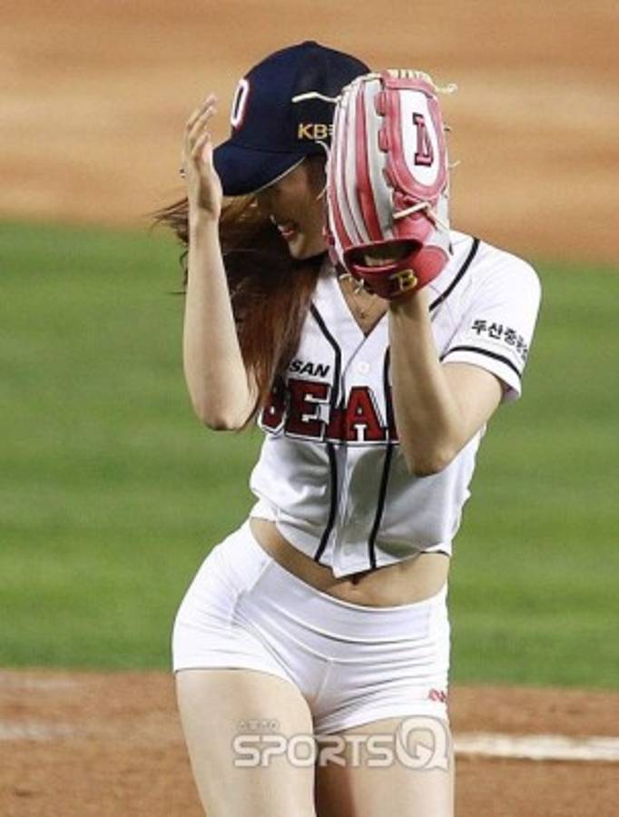 El sensual saque de la coreana de Chon Seol Hwa