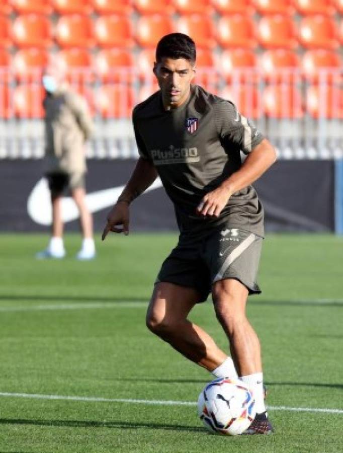 El 'pasillo' y el abrazo de Simeone: Así fue el primer entrenamiento de Luis Suárez con el Atlético