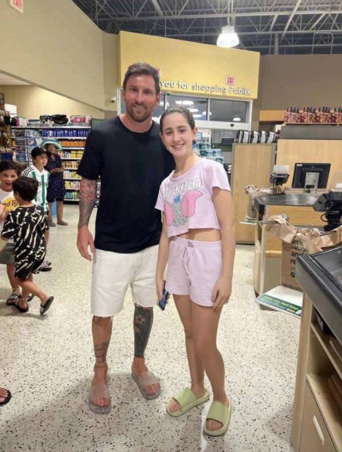Messi haciendo compras en un supermercado de Miami: así fue captado con Antonela como cualquier simple mortal