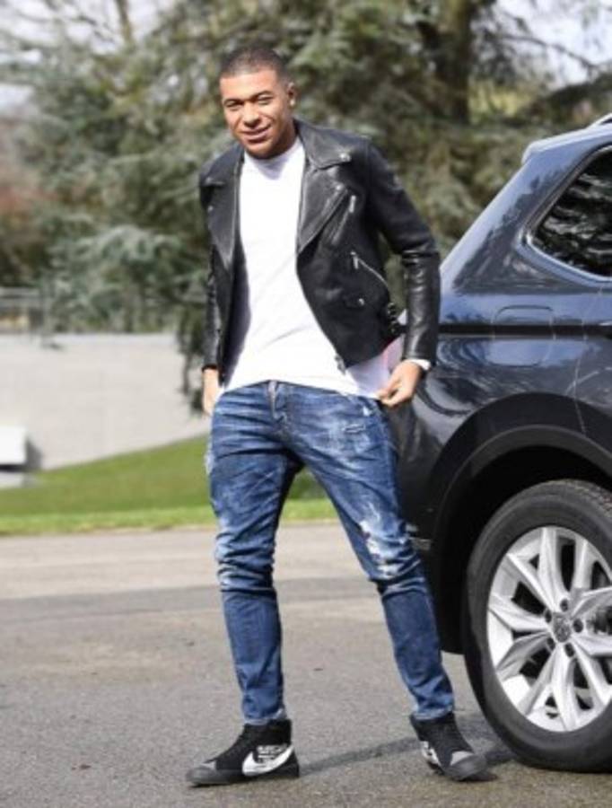 ¡Look de campeones! Futbolistas franceses imponen estilo en su arribo a la concentración