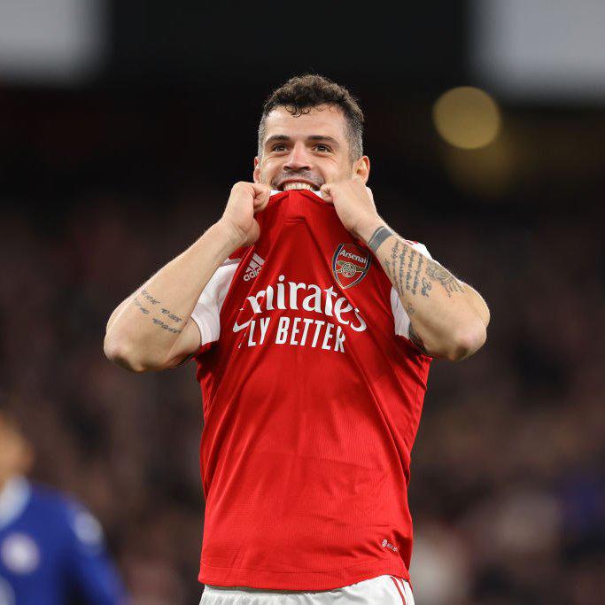 Mercado: Real Madrid y los tres fichajes bomba; Cristiano se ofreció a histórico club y giro inesperado en Barcelona