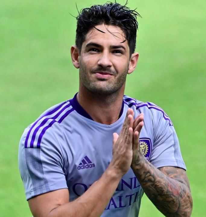 La vida loca de Pato, el brasileño que pudo ser el mejor “9” del mundo: Vivió en el hotel del sexo y le apareció un tumor