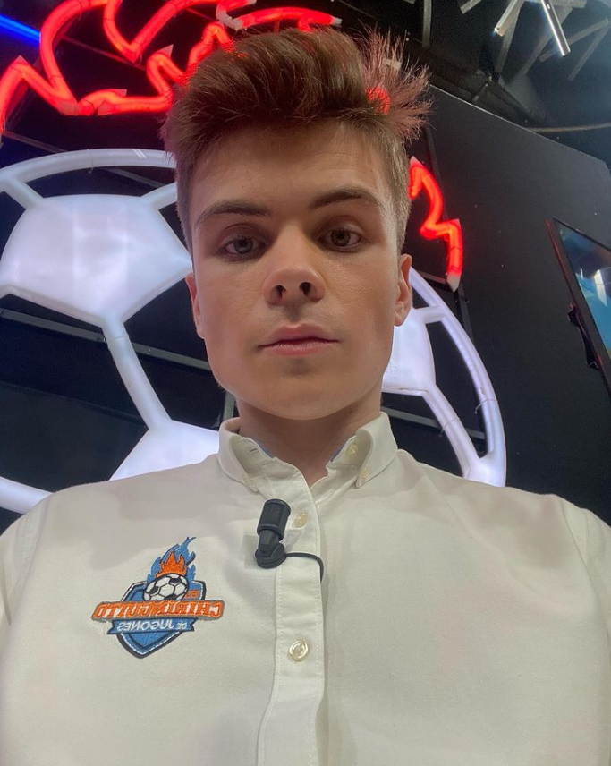 El salario y un exigente horario de trabajo: Pedrerol despide a uno de sus colaboradores más graciosos de ‘El Chiringuito’