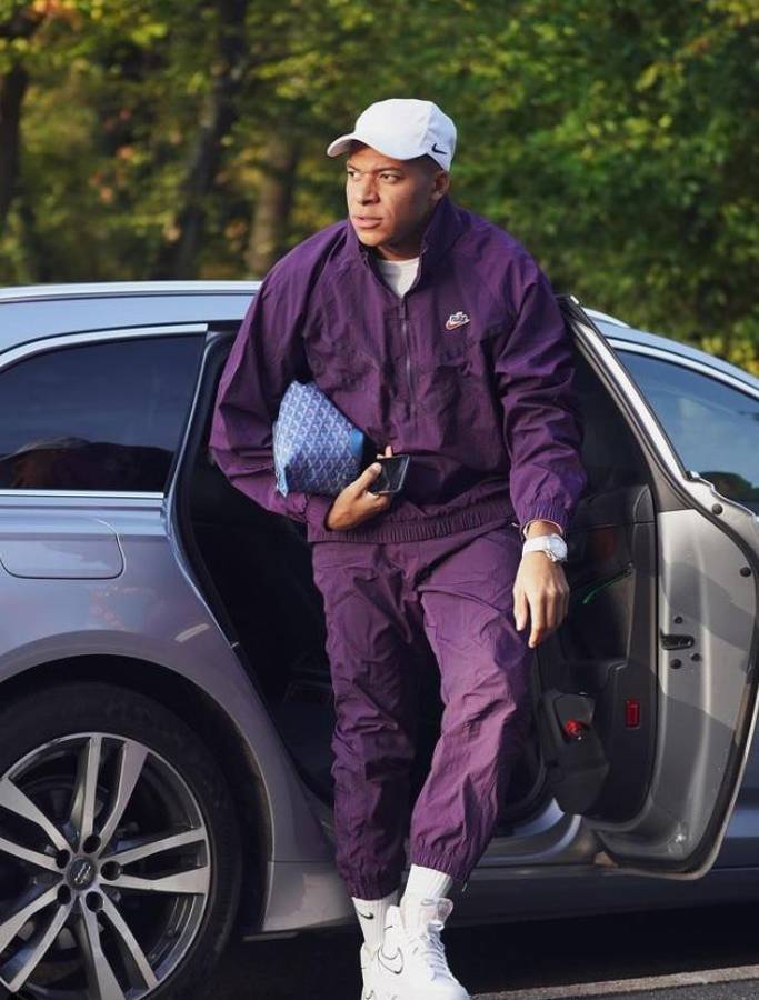 El único jugador del PSG que no lo hace: ¿Por qué Kylian Mbappé no conduce sus propios autos de lujo?