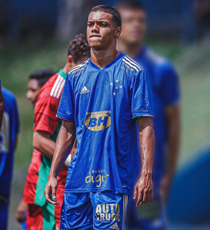 ¿Salió como su padre? Así es la vida del único hijo de Ronaldinho y su impresionante cambio físico